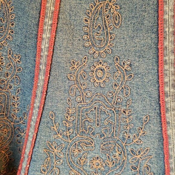 Very Pretty Motto Fashions Embroidered Flared Denim Skirt Sz 8 - Picture 2 of 6